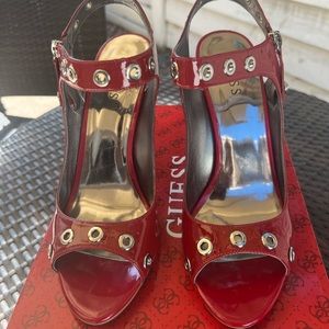 GUESS MEDIUM RED PATENT LEATHER Sz 9 1/2